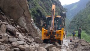 Uttarakhand: भूस्खलन से बाधित हुए यमुनोत्री-गंगोत्री हाईवे, राहत कार्य जारी; मौसम विभाग ने जारी किया अलर्ट