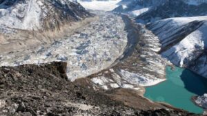 उत्तराखंड के हिमालय पर भी जलप्रलय का खतरा टला नहीं !!