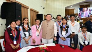 Uttarakhand: सरकारी स्कूलों के 10वीं-12वीं के छात्रों को मिलेगा टैबलेट, DBT से खातों में आएगी राशि