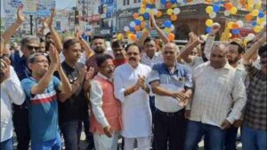 Uttarakhand: जीएसटी छापेमारी के विरोध में व्यापारियों का प्रदर्शन, विभाग को आंदोलन की चेतावनी