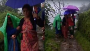 Uttarakhand: सड़क सुविधा न होने से गर्भवती को छह किमी कुर्सी के सहारे पहुंचाया अस्पताल