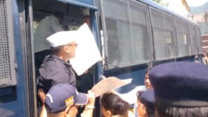 Uttarakhand: उत्तरकाशी में प्रभारी मंत्री से सवाल करने पहुंचे कांग्रेसी, पुलिस से झड़प के बाद हिरासत में लिए गए