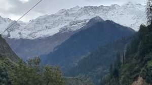 Uttarakhand: यमुनोत्री धाम की ऊंची चोटियों पर हुई ताजा बर्फबारी, सफेद चादर से ढका हिमालय