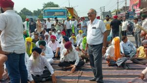 Uttarakhand: धान खरीद शुरू न होने से भड़के किसान, रुद्रपुर में हाईवे जाम कर सरकार के खिलाफ किया प्रदर्शन