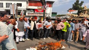Uttarakhand: उत्तराखंड में मुख्य निर्वाचन आयुक्त ज्ञानेश कुमार के खिलाफ कांग्रेस का प्रदर्शन, इस्तीफे की मांग उठाई