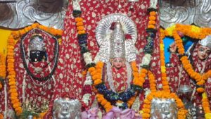 Uttarakhand: नवरात्रि के पहले दिन हरिद्वार के मायादेवी मंदिर में उमड़ी श्रद्धालुओं की भीड़, माता के दर्शन को पहुंचे भक्त