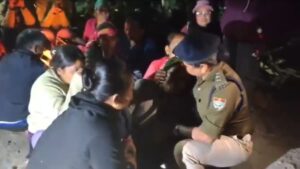Nainital: नैनीताल के मेहरागांव में बड़ा हादसा: पहाड़ी से मलबा गिरने से दो मजदूरों की मौत, एक घायल