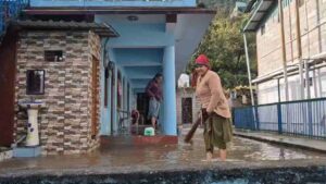 Uttarakhand: उत्तराखंड में भारी बारिश से जनजीवन प्रभावित, ज्योतिर्मठ में घरों में घुसा पानी; श्रीनगर में सीवर का गंदा पानी अलकनंदा नदी में मिला