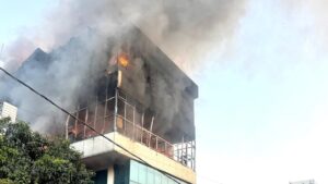 Uttarakhand: देहरादून में हुंडई सर्विस सेंटर में भीषण आग, ऊंची लपटों से मचा हड़कंप