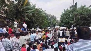 Uttarakhand: दस सूत्री मांगों को लेकर ग्राम प्रधानों का सचिवालय कूच, पुलिस ने बैरिकेडिंग लगाकर रोका