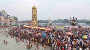 Uttarakhand: पितृ अमावस्या पर हरिद्वार में उमड़ा श्रद्धालुओं का सैलाब, दिल्ली-देहरादून हाईवे पर लगा लंबा जाम
