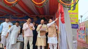 Uttarakhand: नरेंद्रनगर में नौ दिवसीय कुंजापुरी पर्यटन एवं विकास मेले का आगाज, सीएम धामी ने ध्वजारोहण कर किया शुभारंभ
