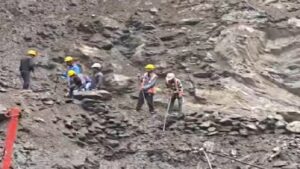 Uttarakhand: केदारनाथ पैदल मार्ग पर फिर गिरा मलबा-पत्थर, चीरबासा में रास्ता बंद; गौरीकुंड में रोके गए यात्री
