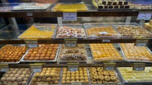 News : दुकानों पर बिकने वाली मिठाइयां कितनी सुरक्षित? खाद्य सुरक्षा विभाग की रेड में हुआ बड़ा खुलासा